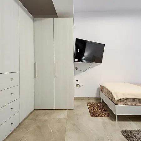 Apartment Lovely 2br With Backyard & Sofabed In By 360 Estates Gzira