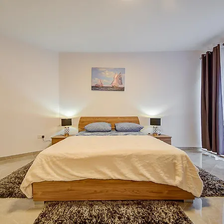 Apartment Lovely 2br With Backyard & Sofabed In By 360 Estates Gzira